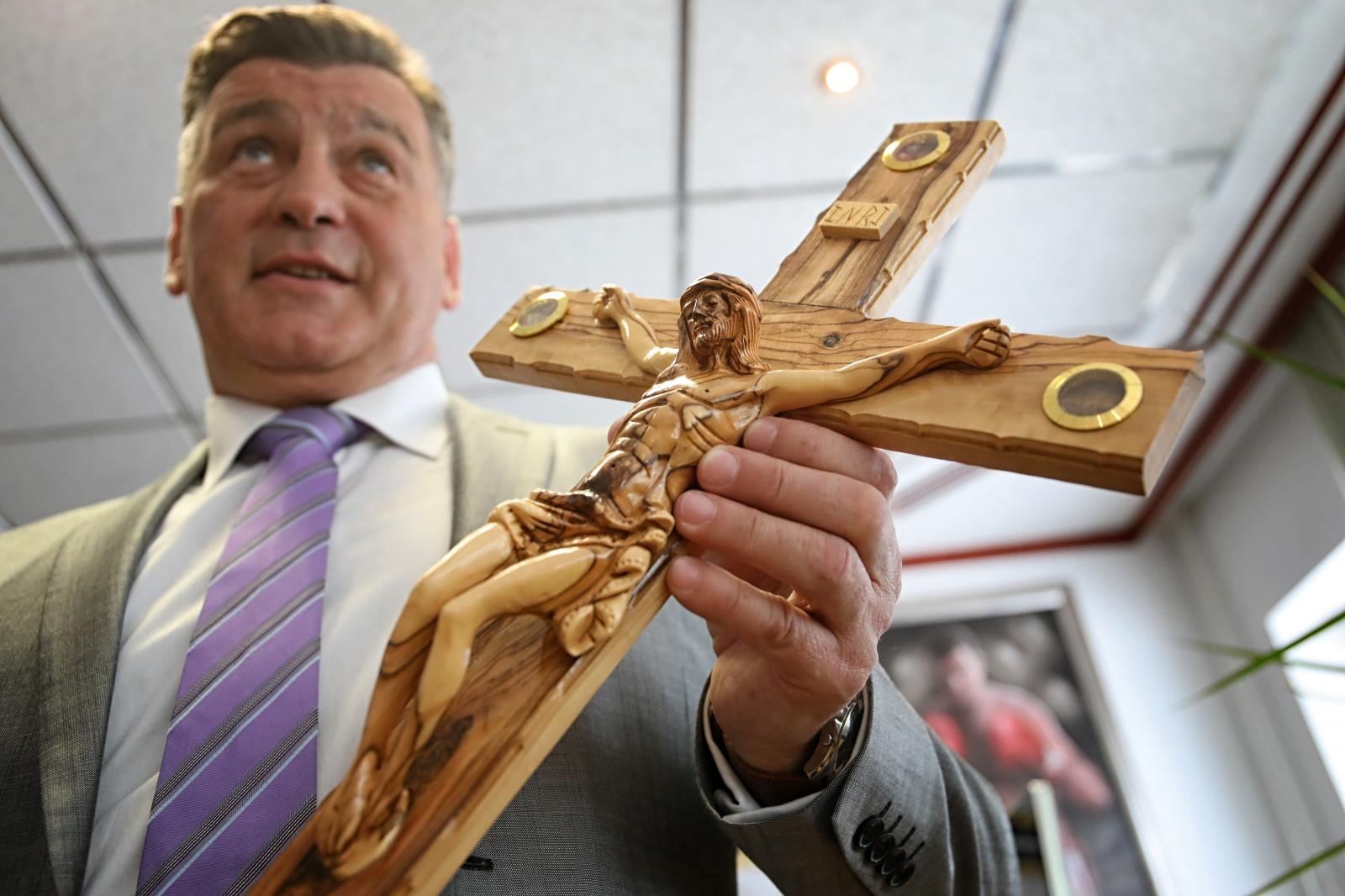 Škaro tuži ženu za koju se sumnja da ju je silovao i novinare koji su to otkrili